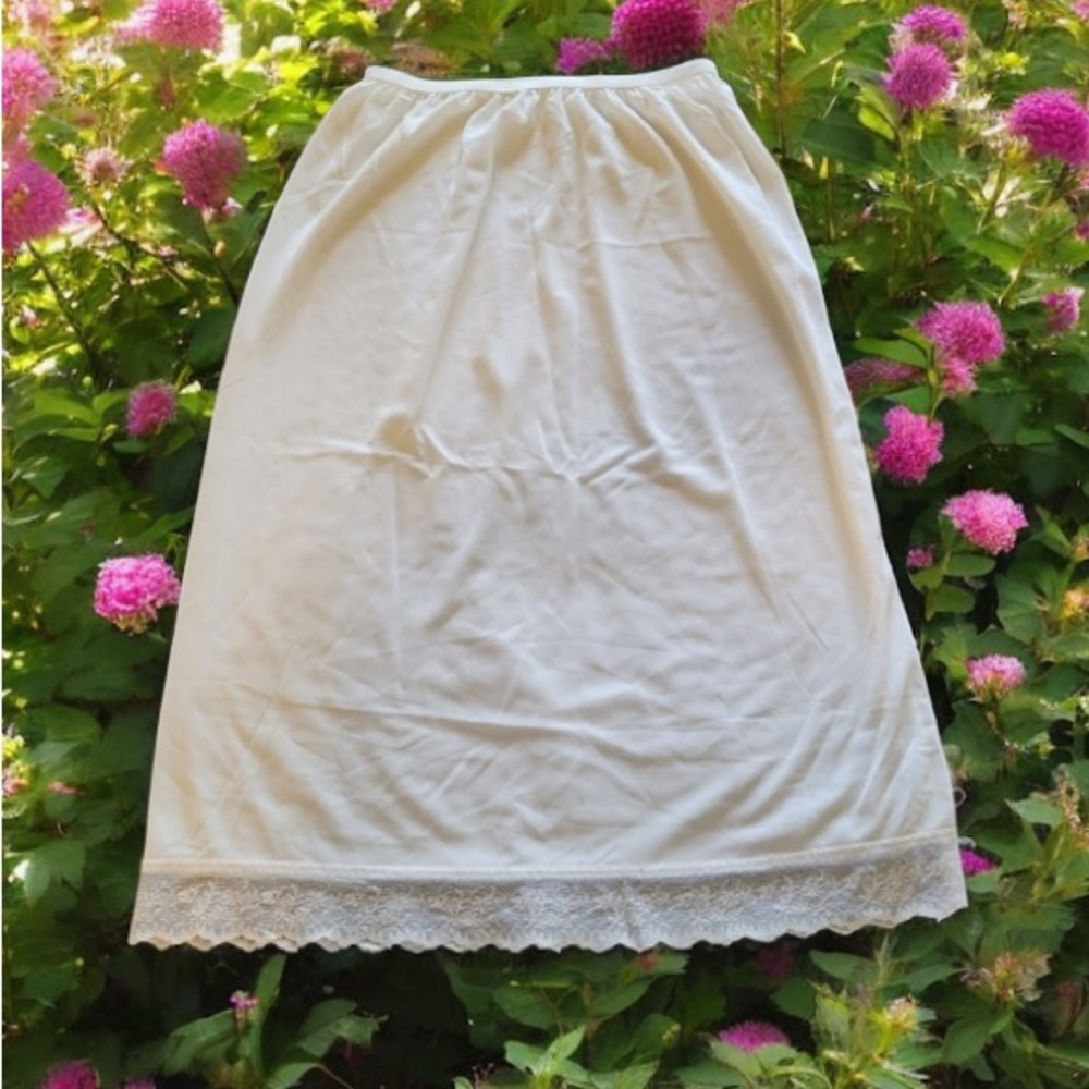 *1E Wonder Val 1980 large half slip solid white  Union vintage  USA midi
